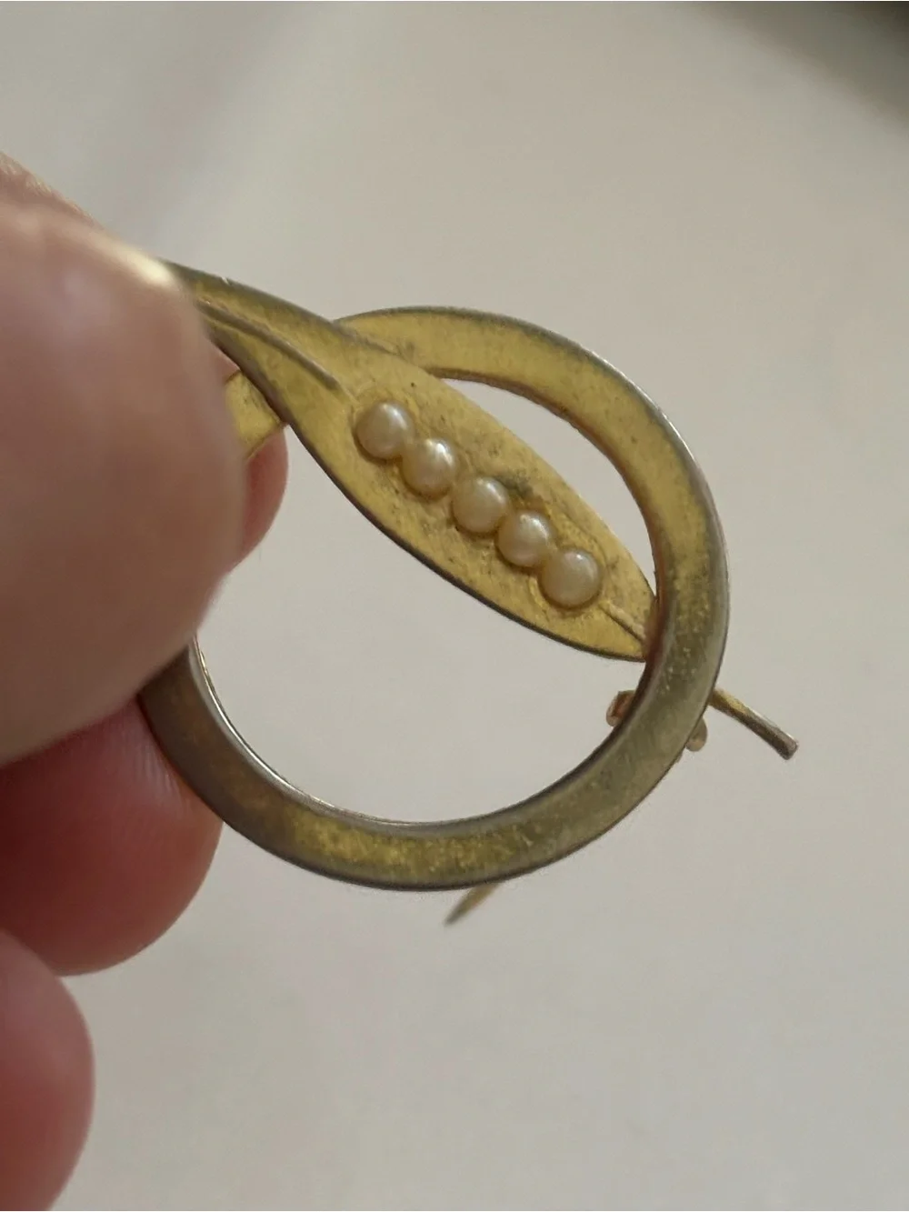 Vintage estate sale Gold-Tone Pearl Leaf Circle Brooch - beautiful patina